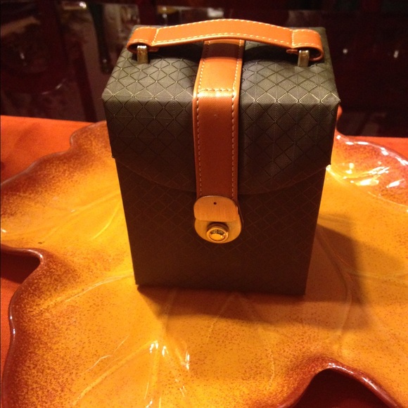 Jewelry box