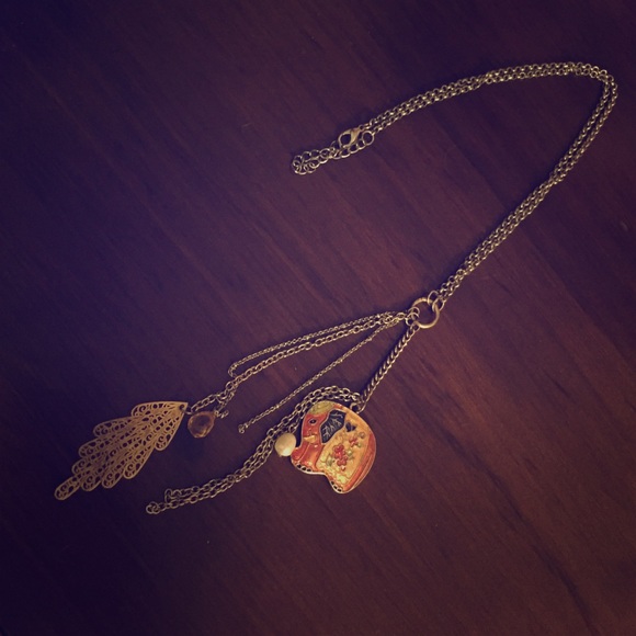 Really cute elephant dangle necklace! 🐘