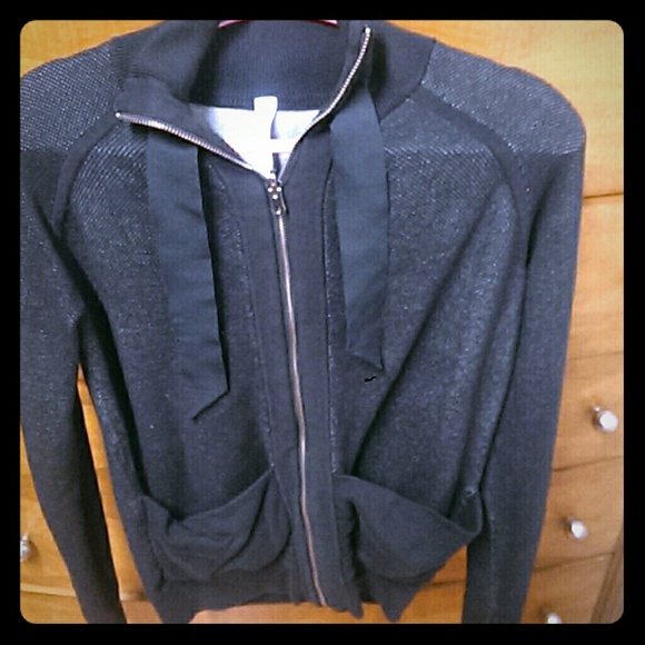 Black lululemon sweater/jacket
