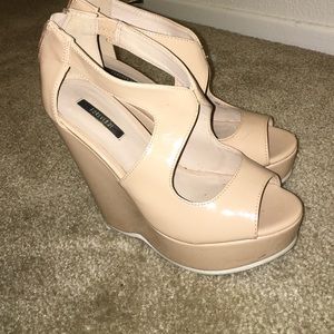 Nude wedges