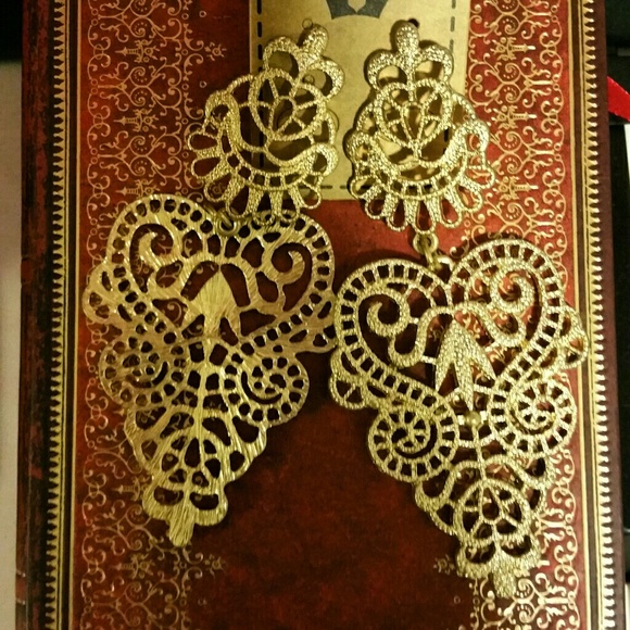 Stylish vintage like earrings