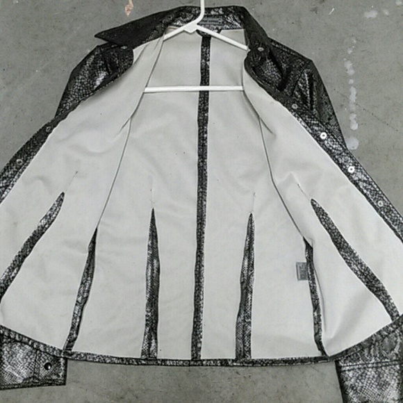 Button up snakeskin pattern jacket - Picture 2 of 4