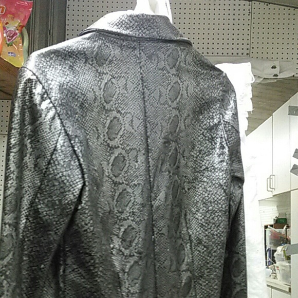 Button up snakeskin pattern jacket - Picture 3 of 4