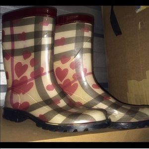 Burberry Authentic NOVA heart short rain boots