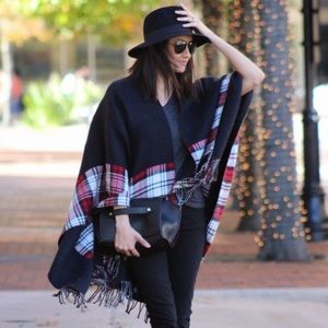 NWT Forever 21 Reversible Fringe Blanket Cape