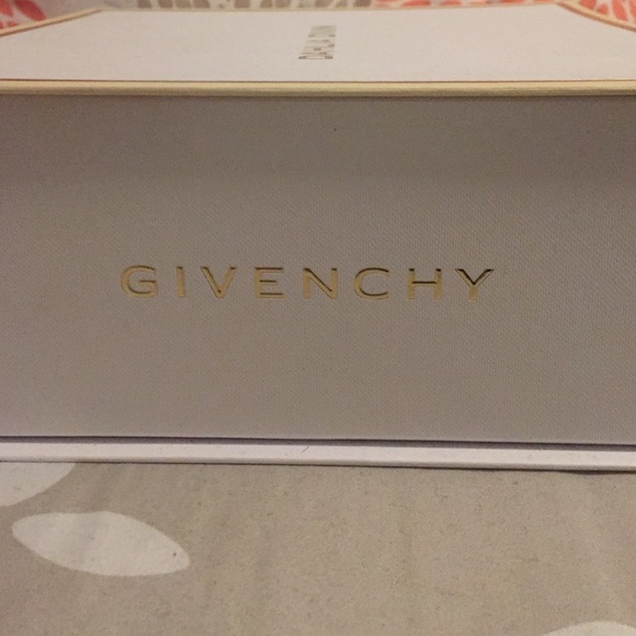 Givenchy Perfume Box Set - Picture 2 of 4