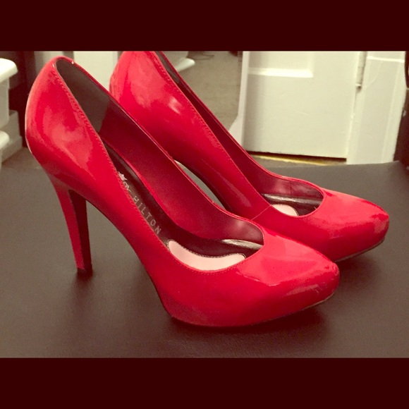 Paris Hilton pumps