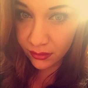 Meet your Posher, Nadine