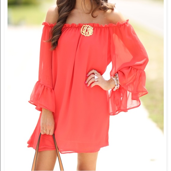 Dresses - Off the shoulder dress never worn accepts 🅿️🅿️ Dresses - Off the shoulder dress never worn accepts 🅿️🅿️