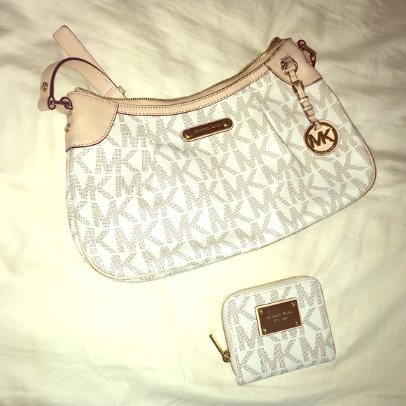 🐚Michael Kors hand bag with matching wallet