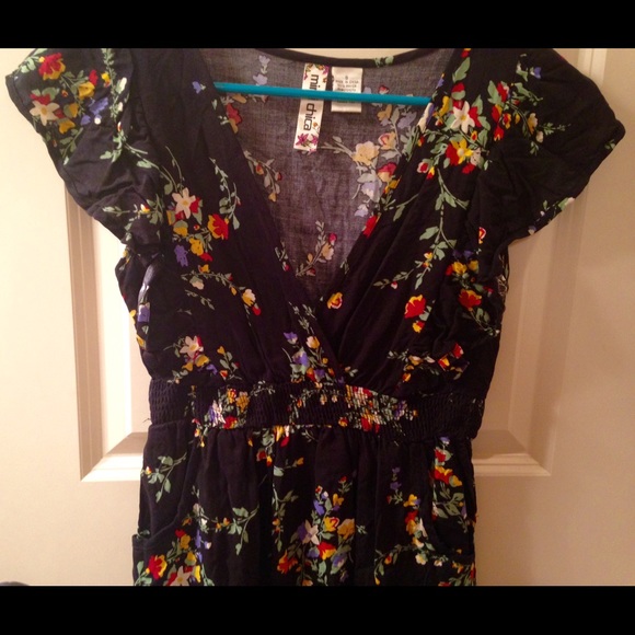 Mimi chica black ruffled floral dress NWOT - Picture 3 of 4
