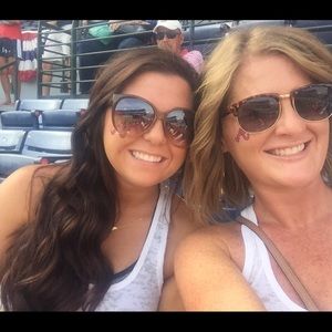 Meet your Posher, Holli