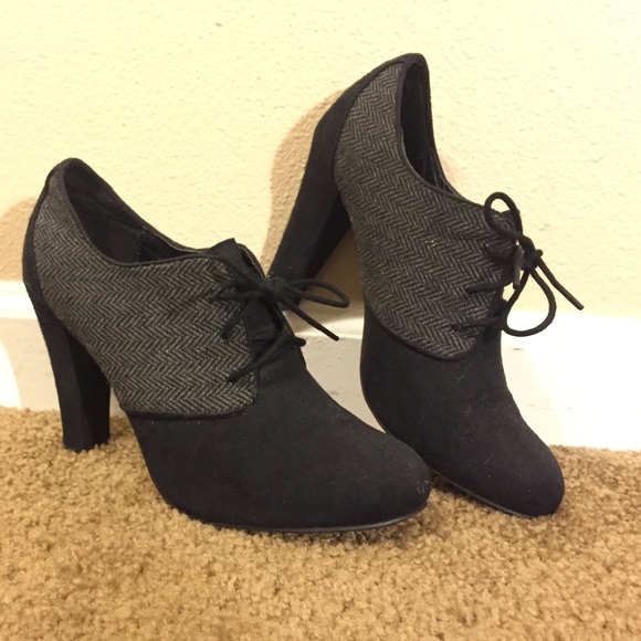 Adorable black heels! 😍