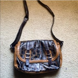 Two toned leopard messenger