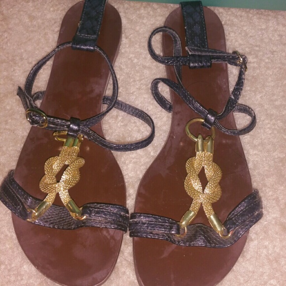 Shoes sz 6,7,8,9 - Picture 1 of 4