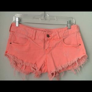 Peachy Billabong Shorts 💛