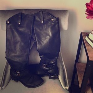 Black winter boots. Knee high.