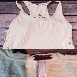 Free People tank top. ✌🏻️💛
