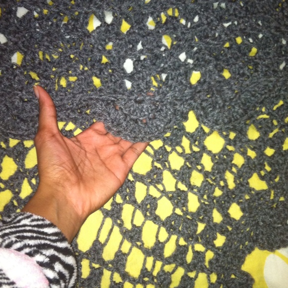 Handmade Two-Way Poncho - Picture 4 of 4