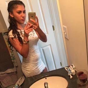 Meet your Posher, Alexis