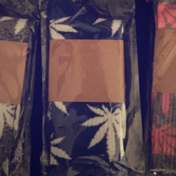 🎉SALE🎉 LEAF SOCKS