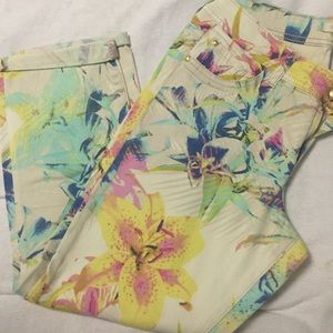 New never worn. Floral Capri pants