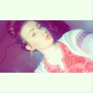 Meet your Posher, Kayla