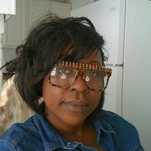 Meet your Posher, Arika