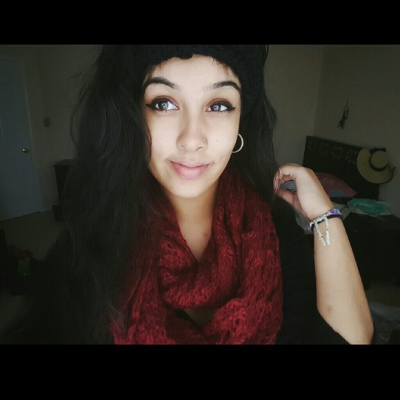 Meet your Posher, Ambia