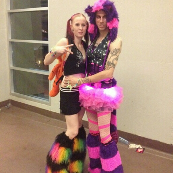 Meet Your Posher - Picture 4 of 4