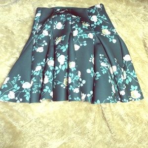 LC Runway Skirt: Size 6