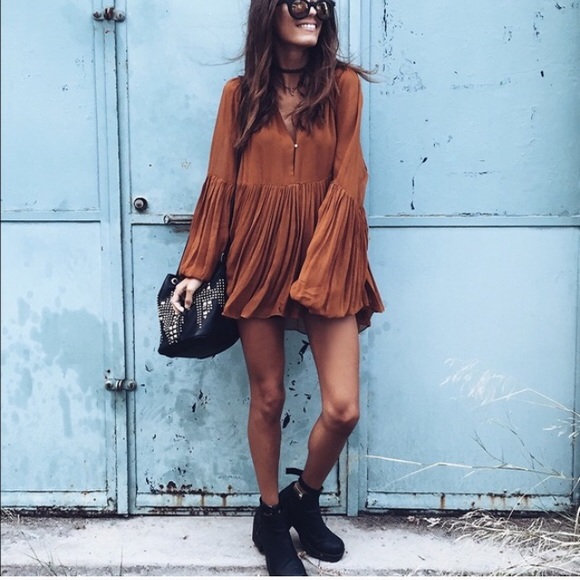 Boutique Dresses & Skirts - 🎉 HP 🎉Brown long sleeve pleated dress