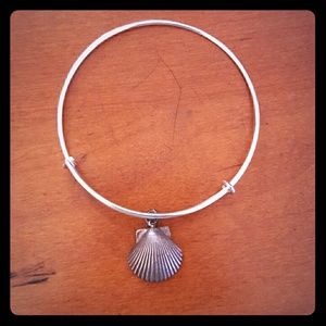 🐾 Seashell bangle