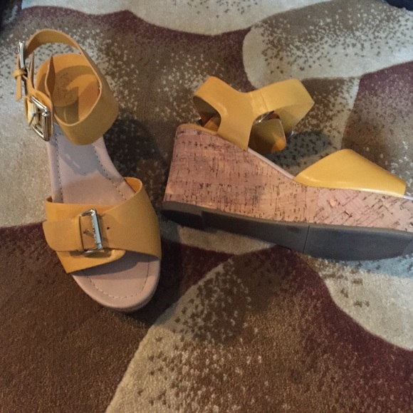 Leather platform sandals