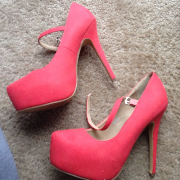 Pink Heels ! 👠🎀 - Picture 2 of 4