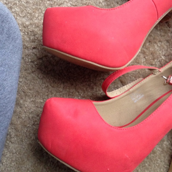 Pink Heels ! 👠🎀 - Picture 3 of 4