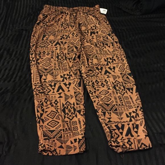 Suppper adorable tan with black design!! - Picture 1 of 3