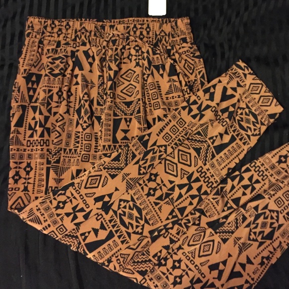 Suppper adorable tan with black design!! - Picture 2 of 3