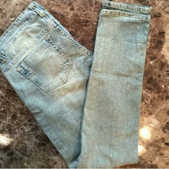 GUESS light wash skinny jeans 28