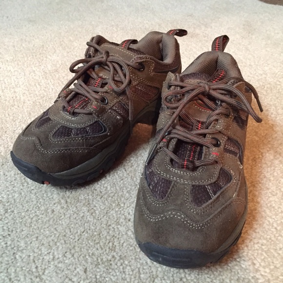 avia hiking shoes