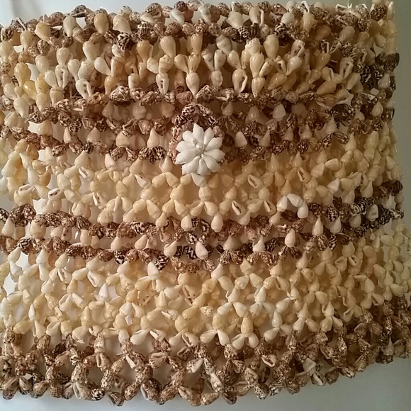 SALE Beautiful Shell Purse - Picture 2 of 4
