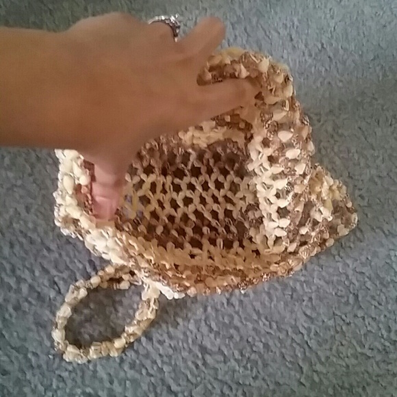 SALE Beautiful Shell Purse - Picture 3 of 4