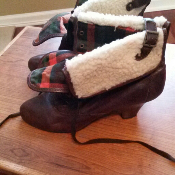 Shoes (boots)