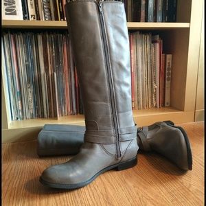 Gray Sperry boots size 9