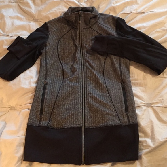 LuLuLemon zippered jacked with thumb holes