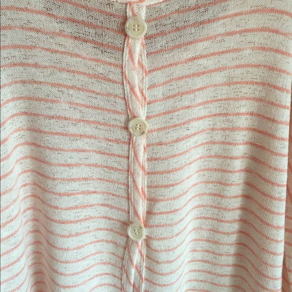 Cream and pink sweater. - Picture 3 of 4