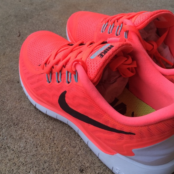 SOLD Women's Nike Free 5.0 - Picture 3 of 4