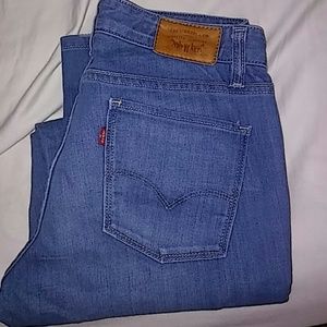 Levi's Mid Rise Straight