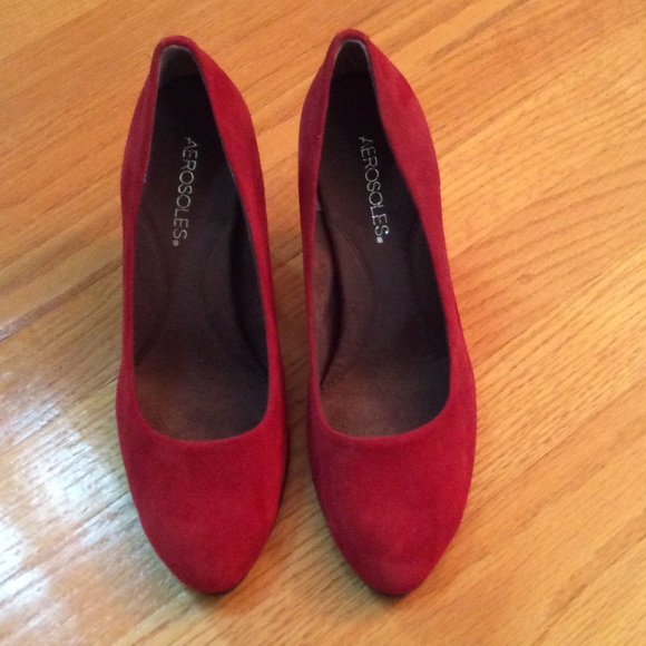 Aerosoles red velvet pumps