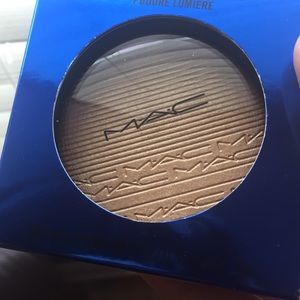 NIB MAC Oh Darling In Extra Dimension Skinfinish